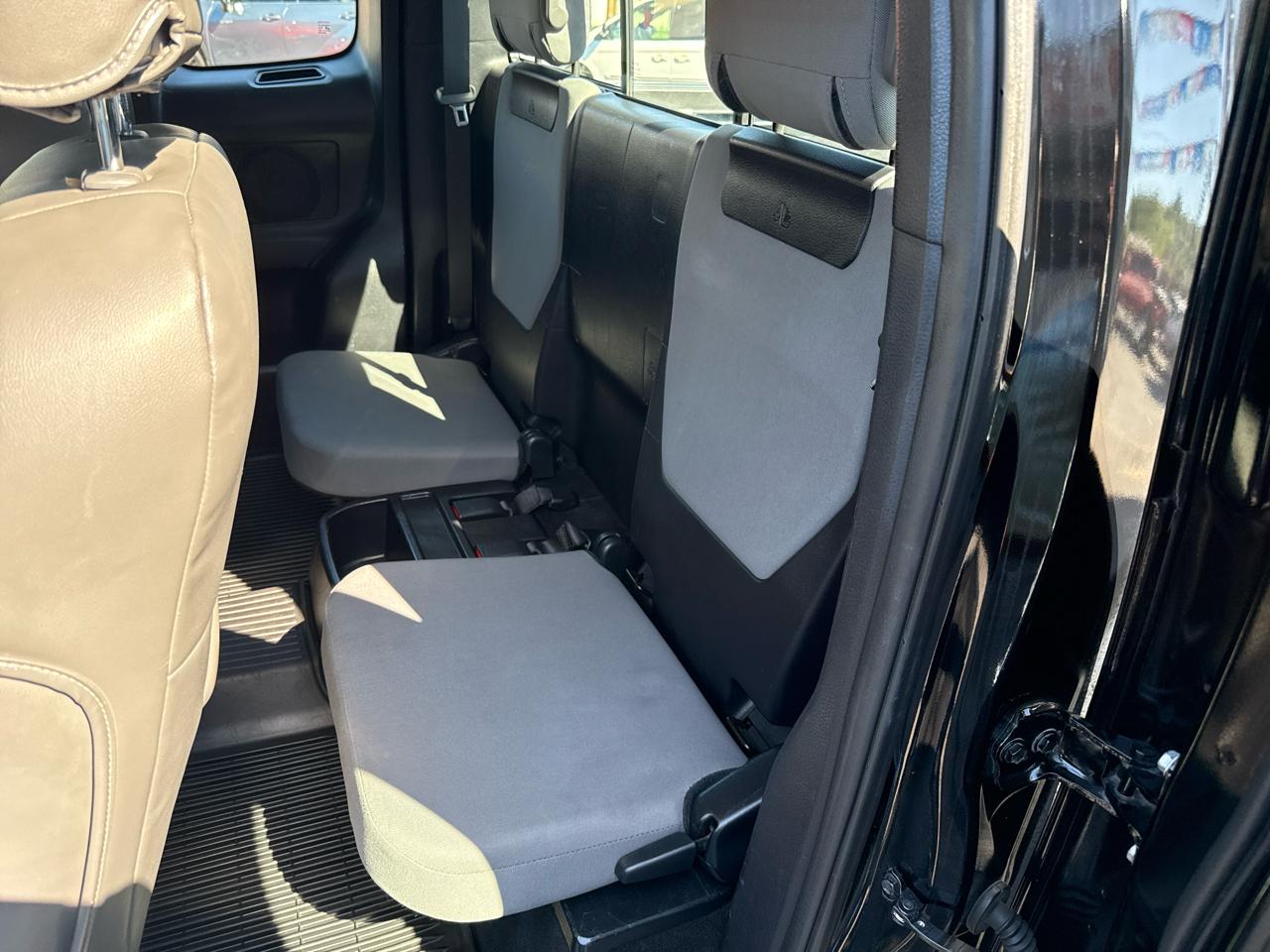 Toyota Tacoma SR5 Access Cab 6' Bed I4 4x4 AT (Natl) 2017