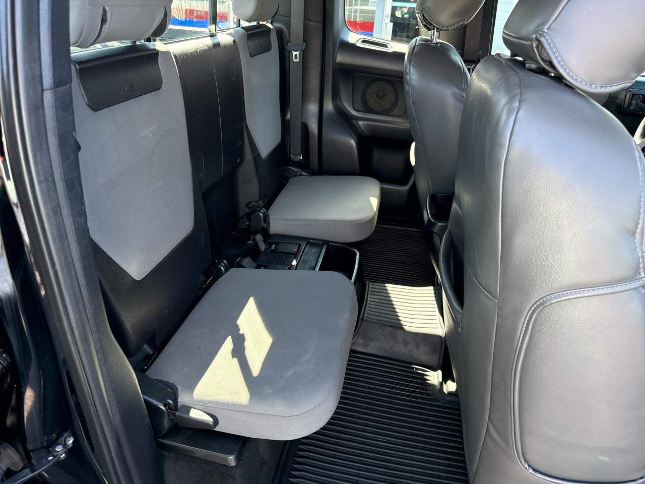 Toyota Tacoma SR5 Access Cab 6' Bed I4 4x4 AT (Natl) 2017