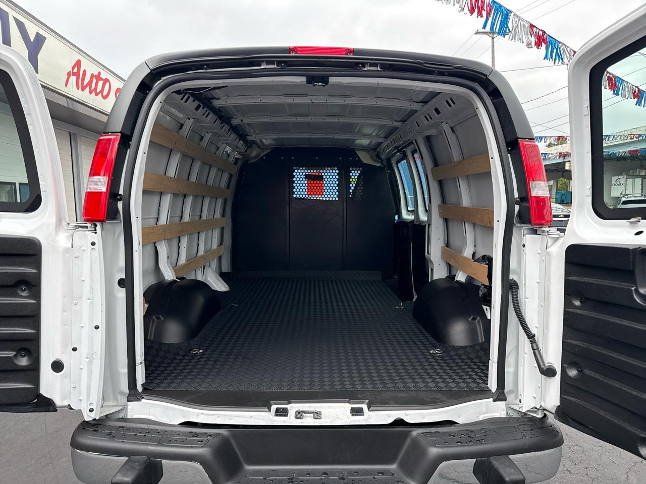 GMC Savana Cargo Van RWD 2500 135" 2025