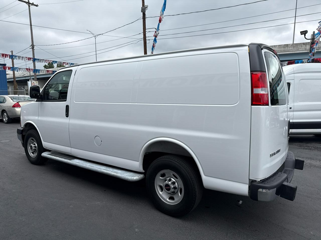 GMC Savana Cargo Van RWD 2500 135" 2025
