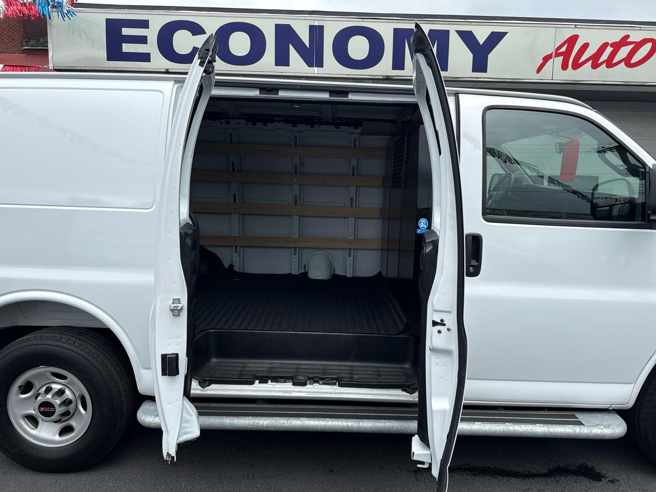 GMC Savana Cargo Van RWD 2500 135" 2025