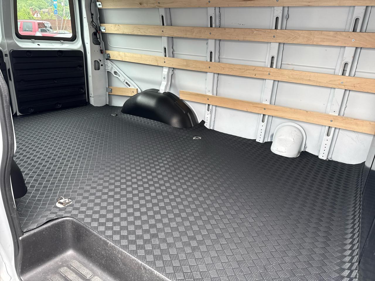 GMC Savana Cargo Van RWD 2500 135" 2025
