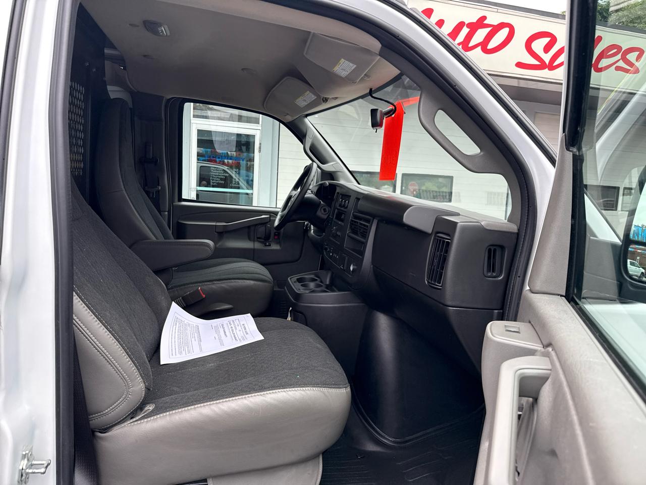 GMC Savana Cargo Van RWD 2500 135" 2025