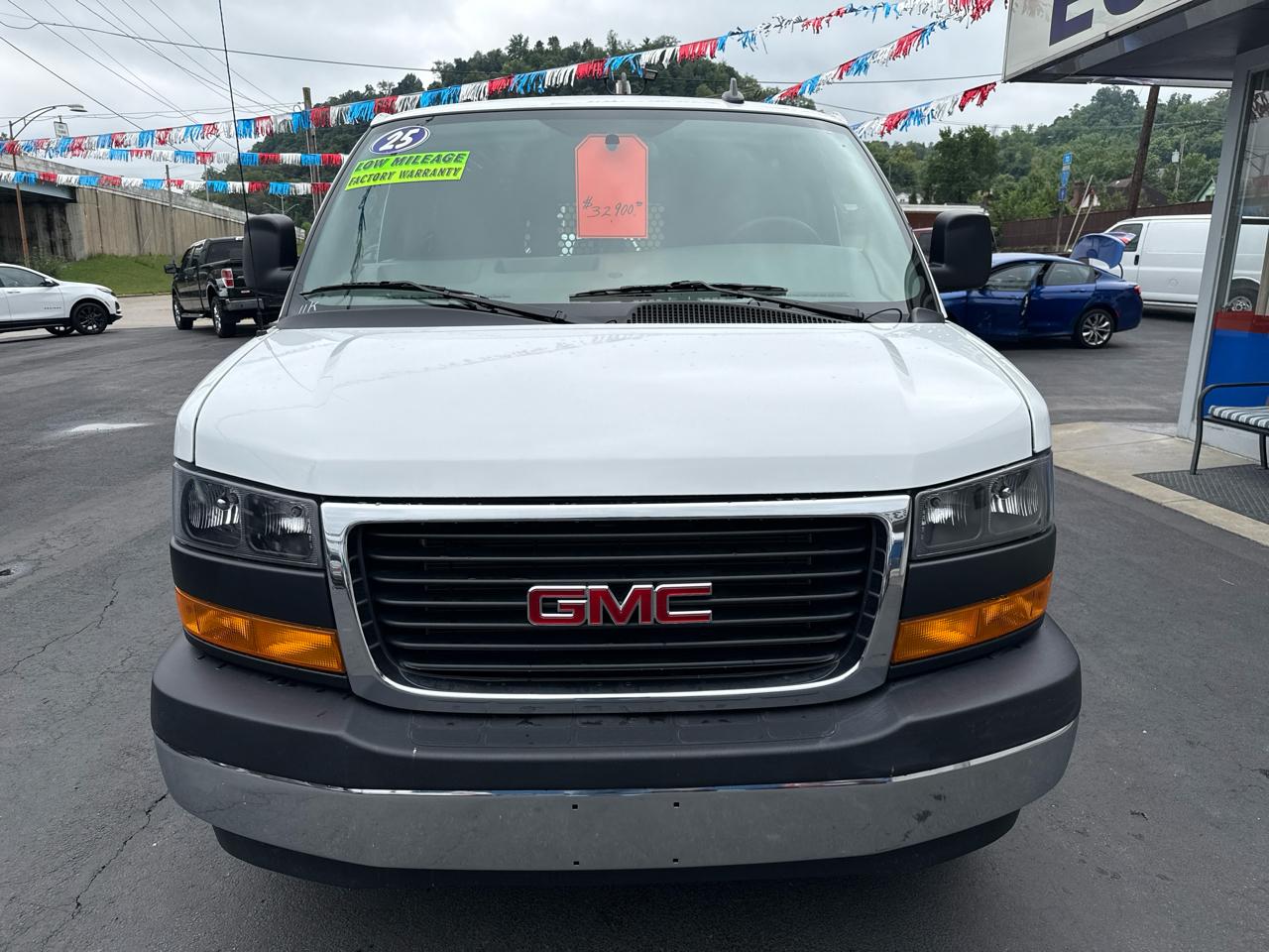 GMC Savana Cargo Van RWD 2500 135" 2025