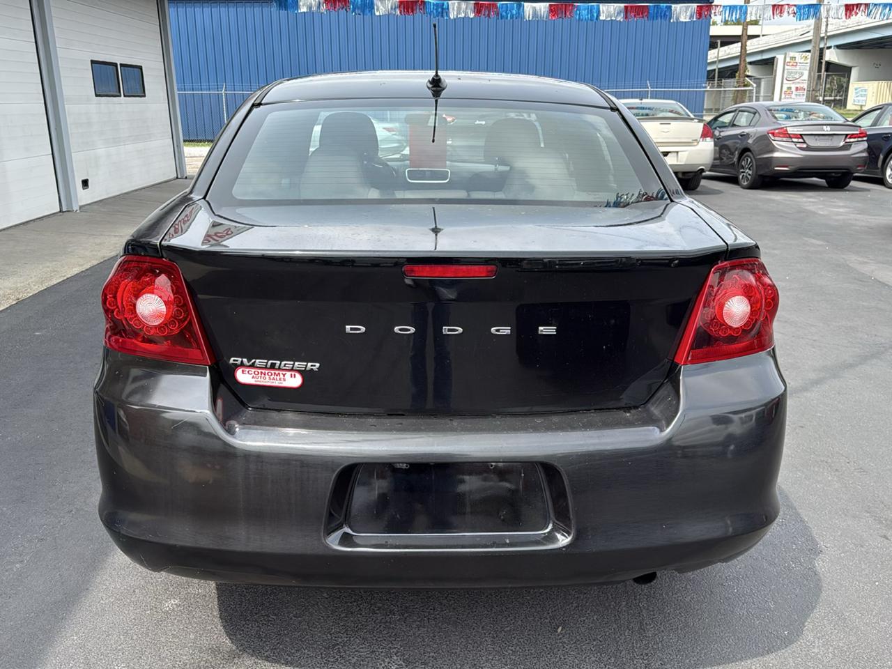 Dodge Avenger 4dr Sdn SE 2012