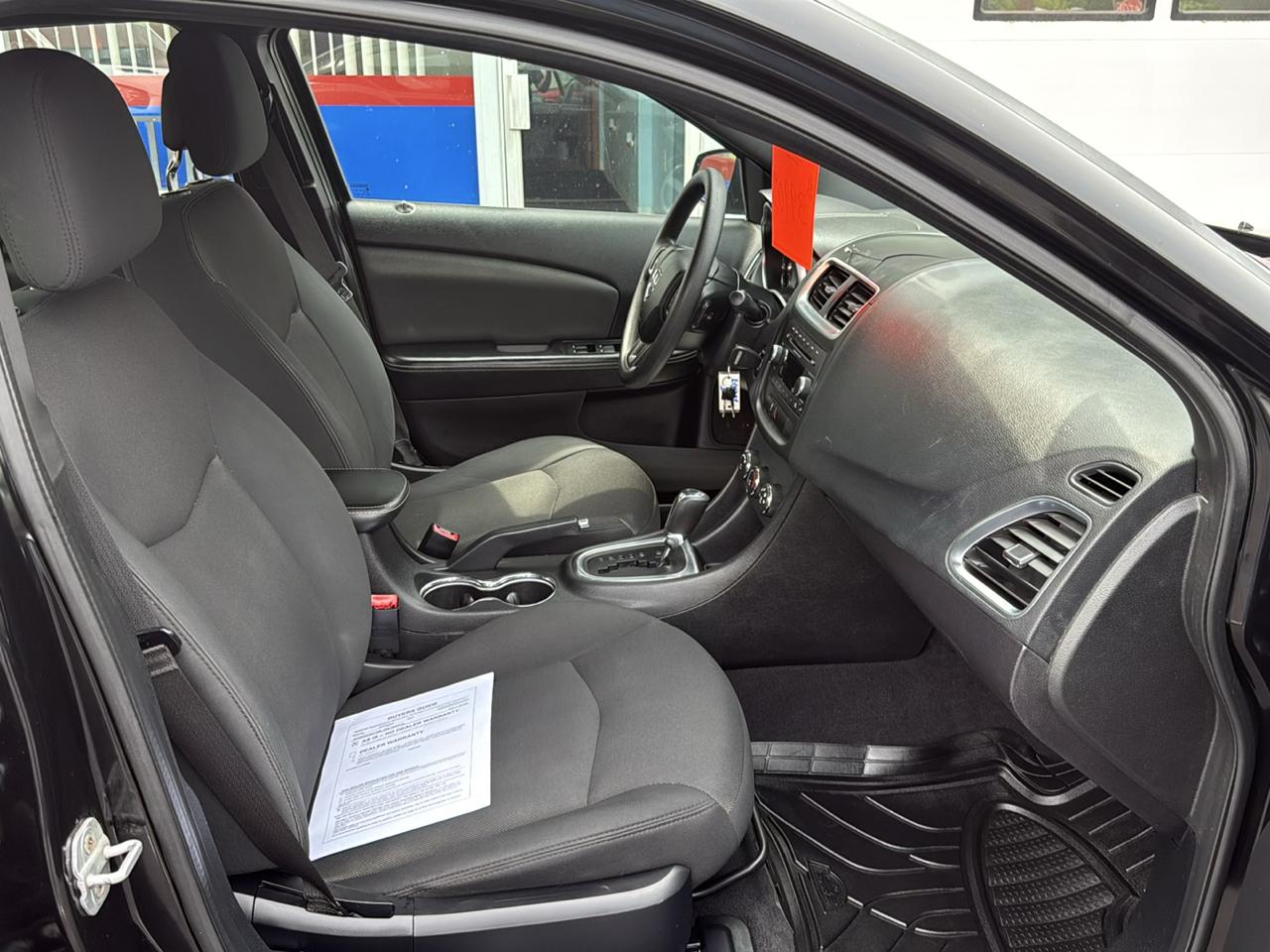 Dodge Avenger 4dr Sdn SE 2012