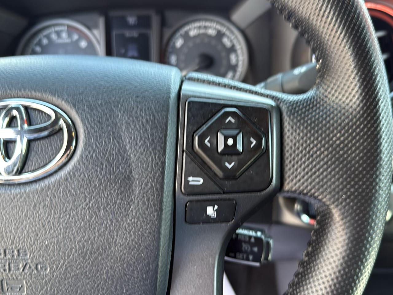 Toyota Tacoma 4WD Double Cab V6 MT TRD Off Road (Natl) 2016