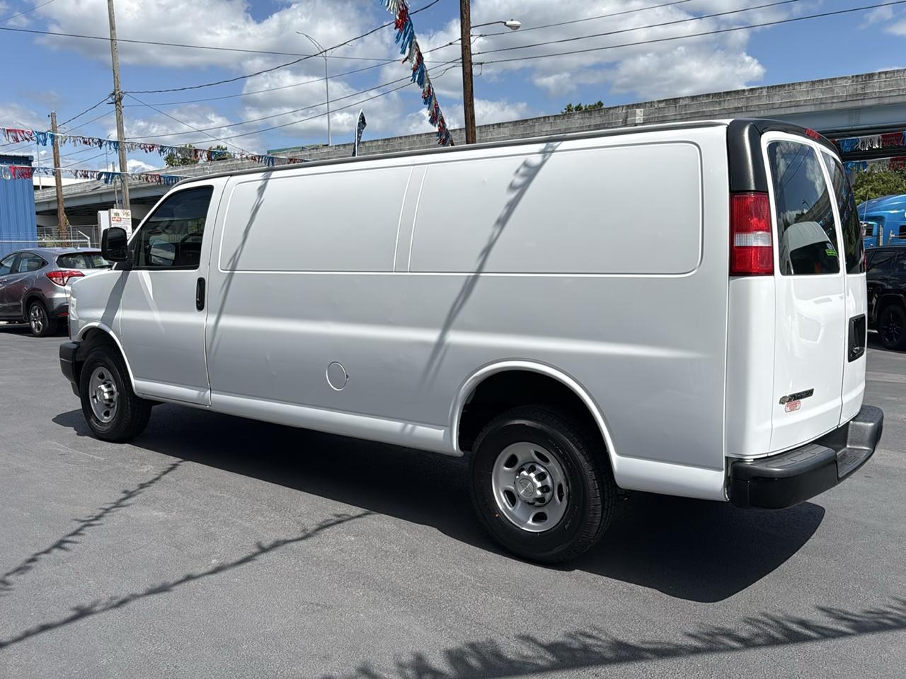 Chevrolet Express Cargo Van RWD 2500 155" 2021