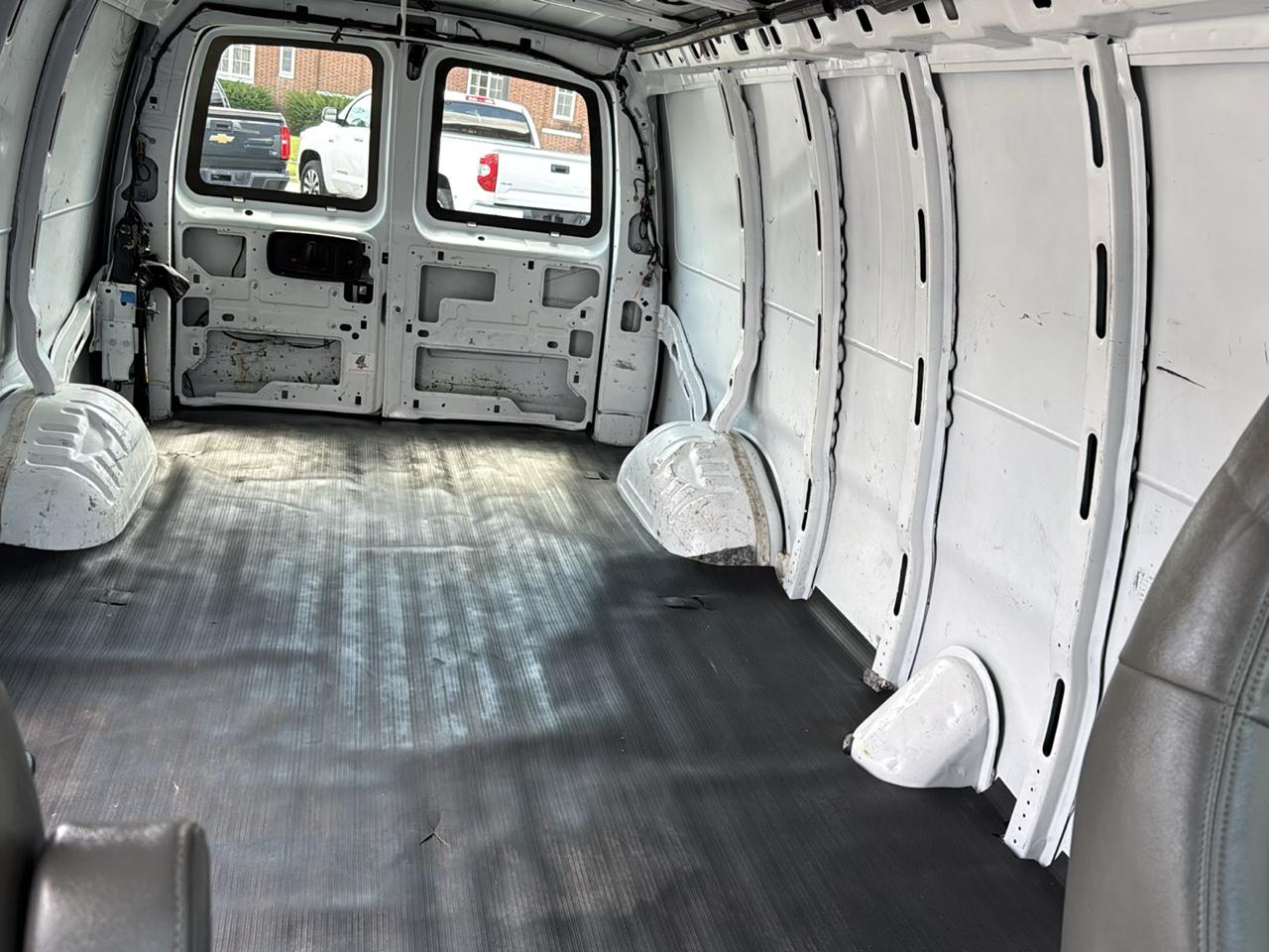 Chevrolet Express Cargo Van RWD 2500 155" 2021