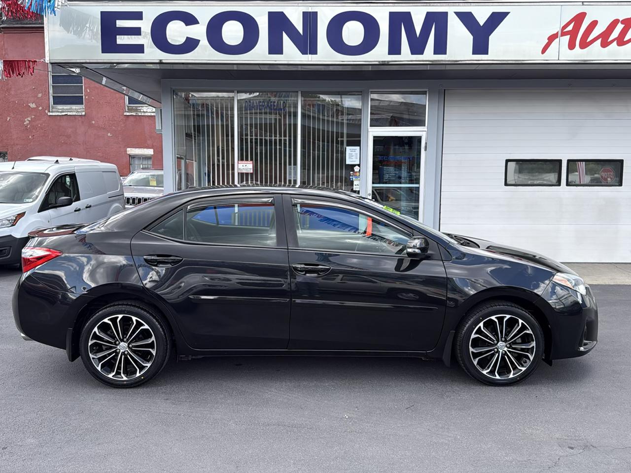 Toyota Corolla 4dr Sdn CVT LE Premium (Natl) 2015