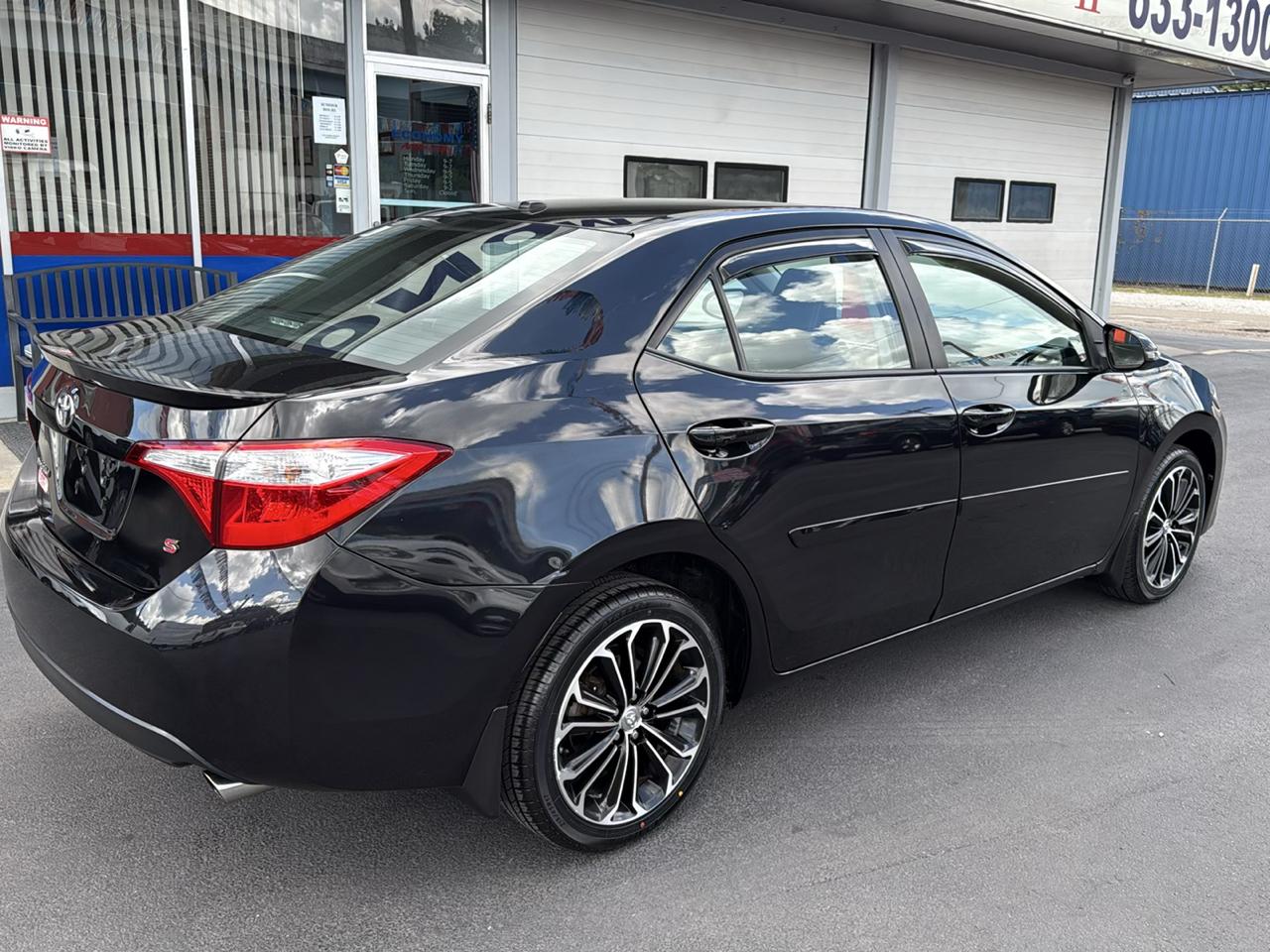 Toyota Corolla 4dr Sdn CVT LE Premium (Natl) 2015