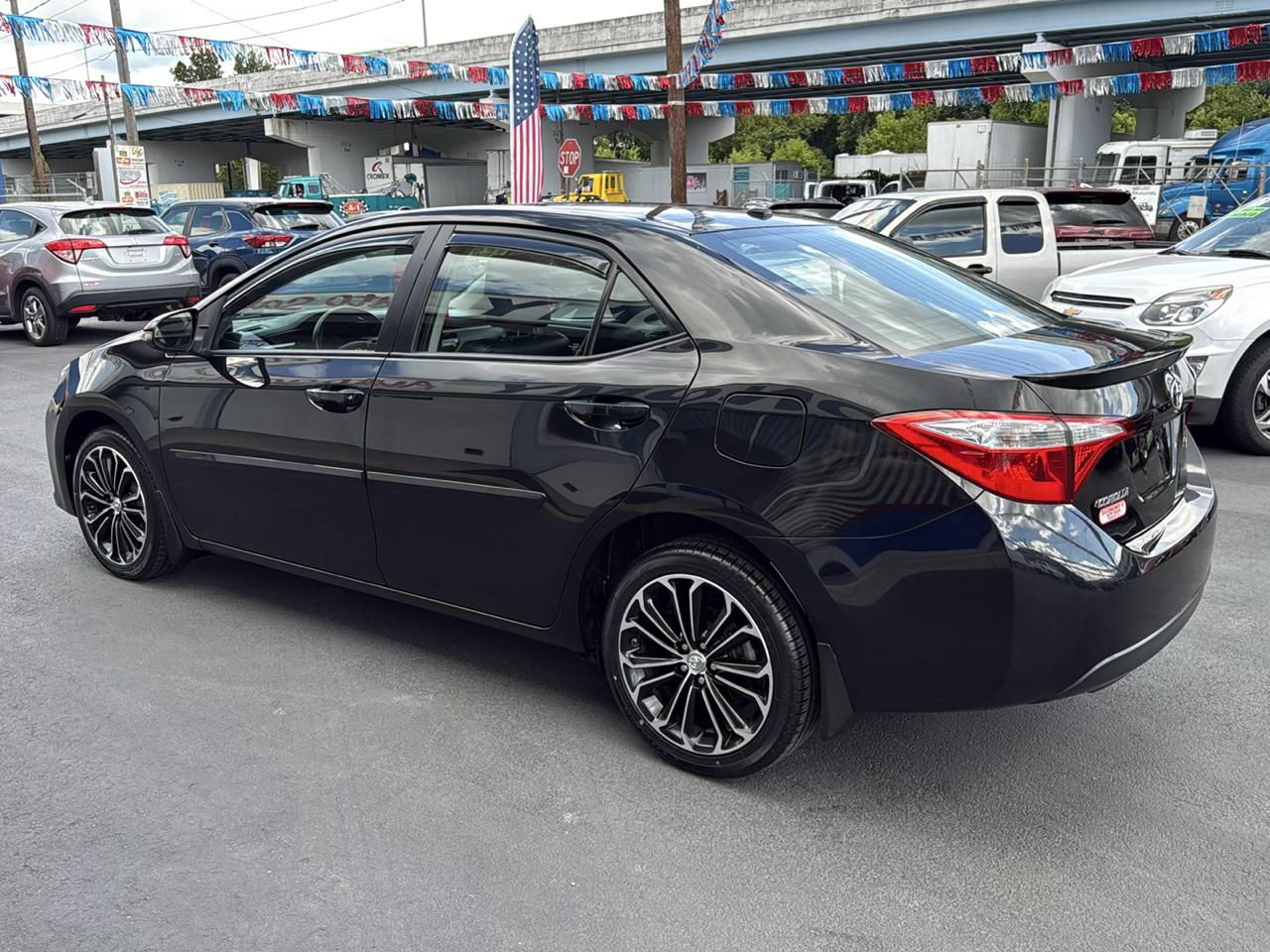Toyota Corolla 4dr Sdn CVT LE Premium (Natl) 2015