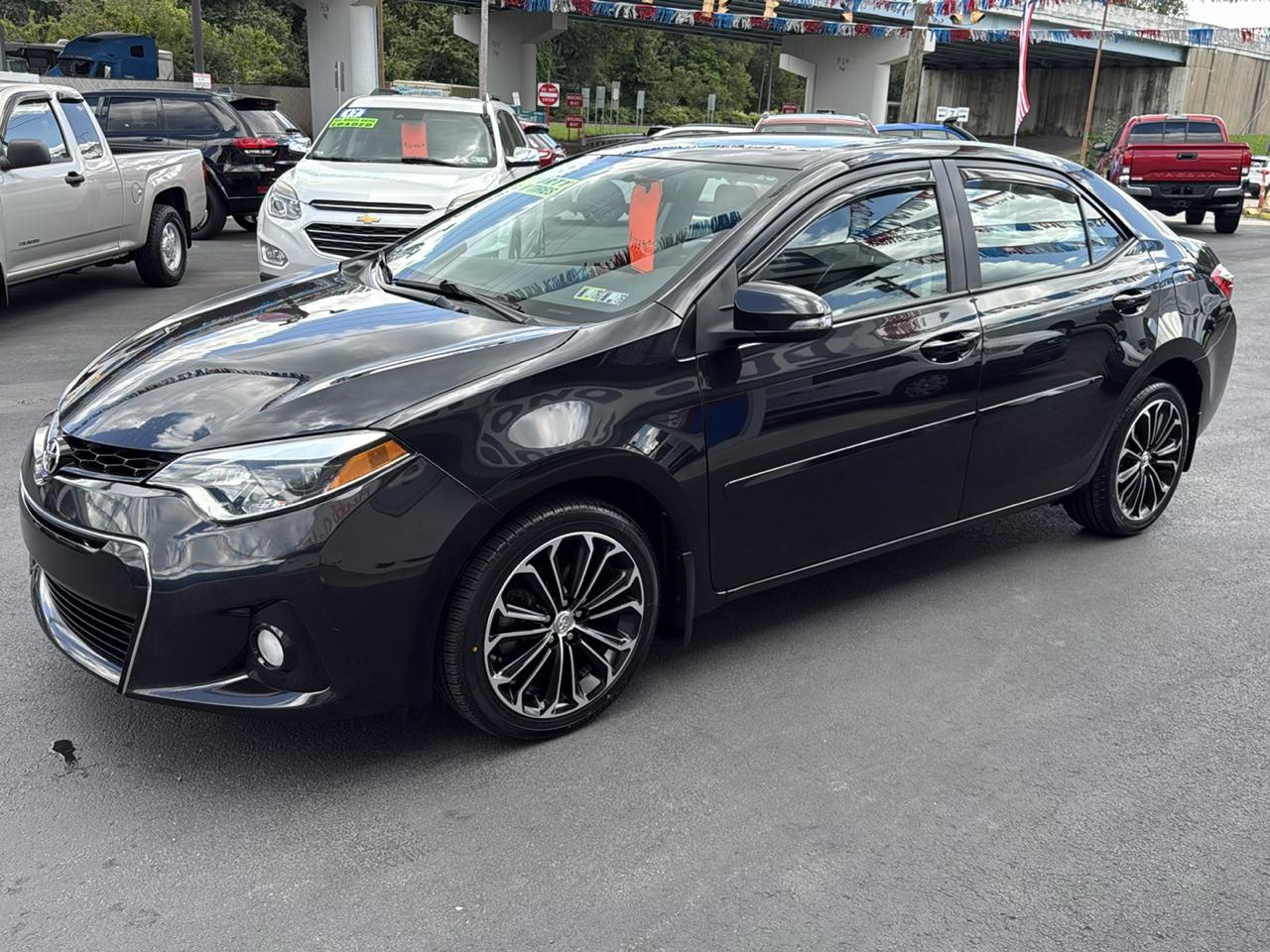 Toyota Corolla 4dr Sdn CVT LE Premium (Natl) 2015