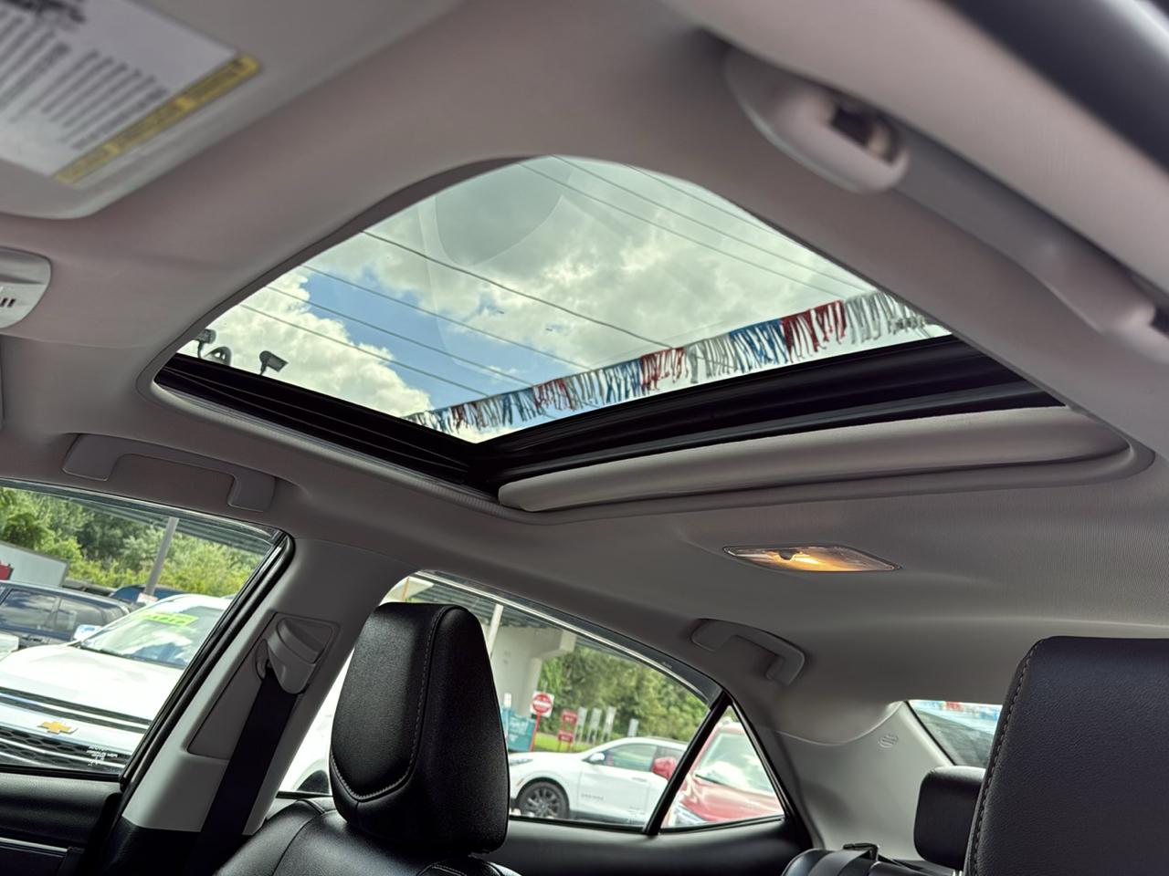 Toyota Corolla 4dr Sdn CVT LE Premium (Natl) 2015