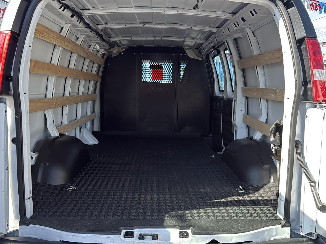 GMC Savana Cargo Van RWD 2500 135" 2025
