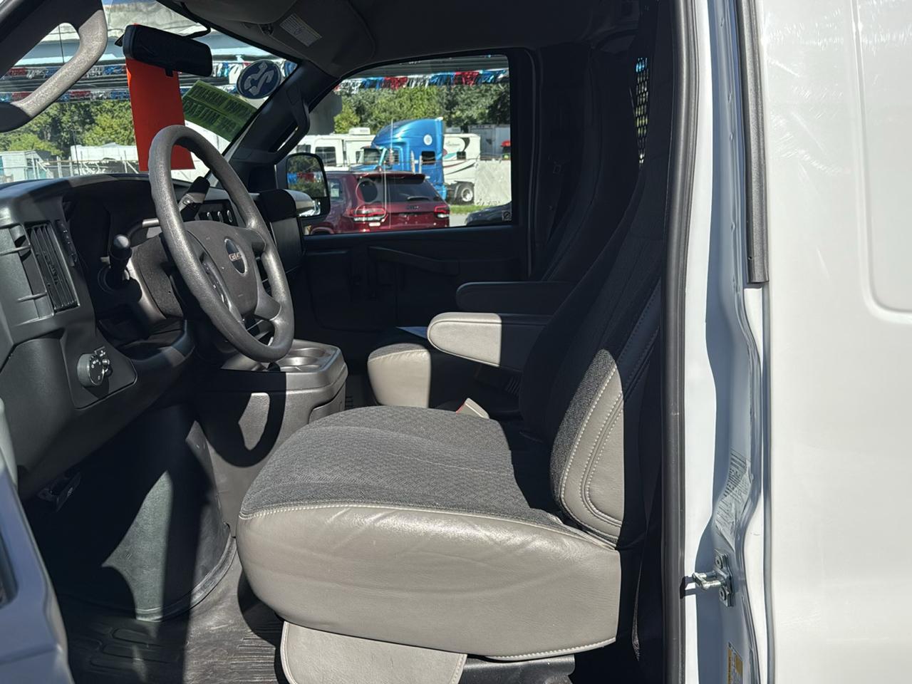 GMC Savana Cargo Van RWD 2500 135" 2025