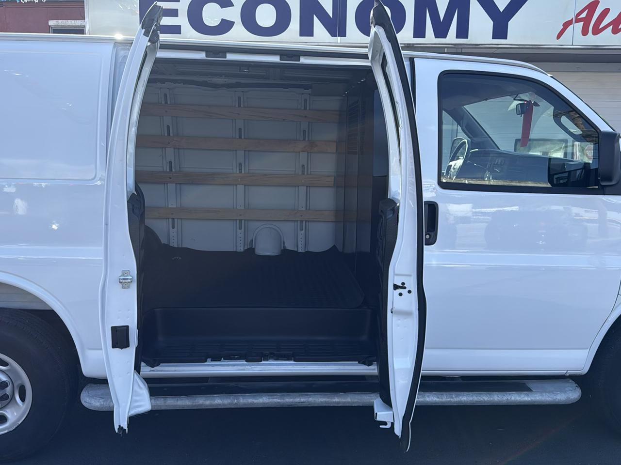 GMC Savana Cargo Van RWD 2500 135" 2025