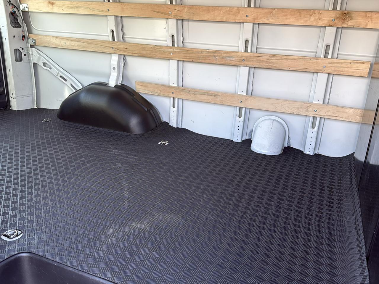GMC Savana Cargo Van RWD 2500 135" 2025