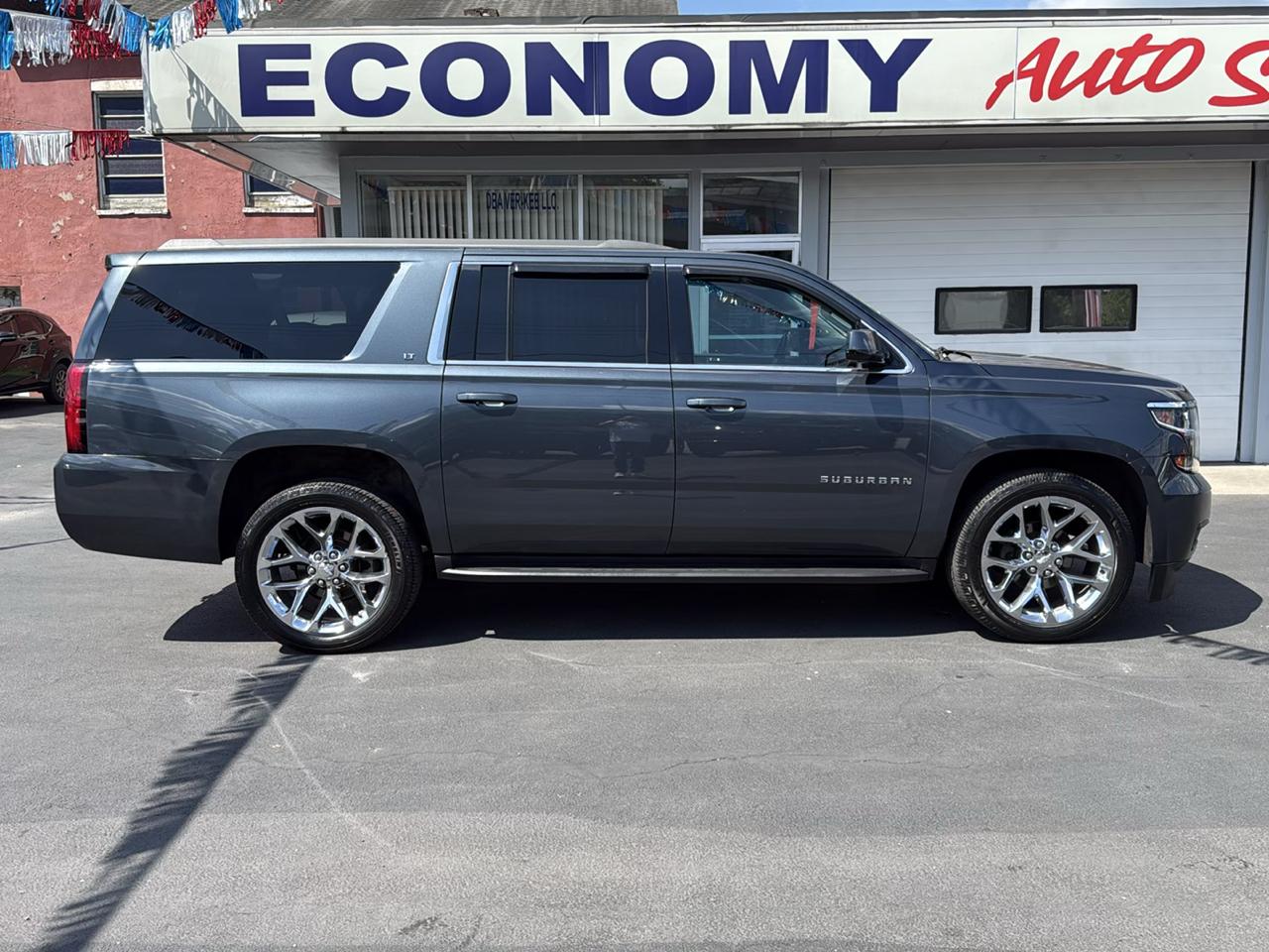 Chevrolet Suburban 4WD 4dr 1500 LT 2019