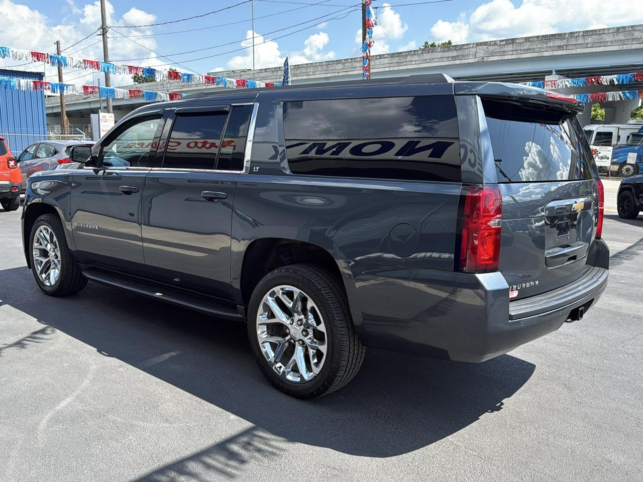 Chevrolet Suburban 4WD 4dr 1500 LT 2019
