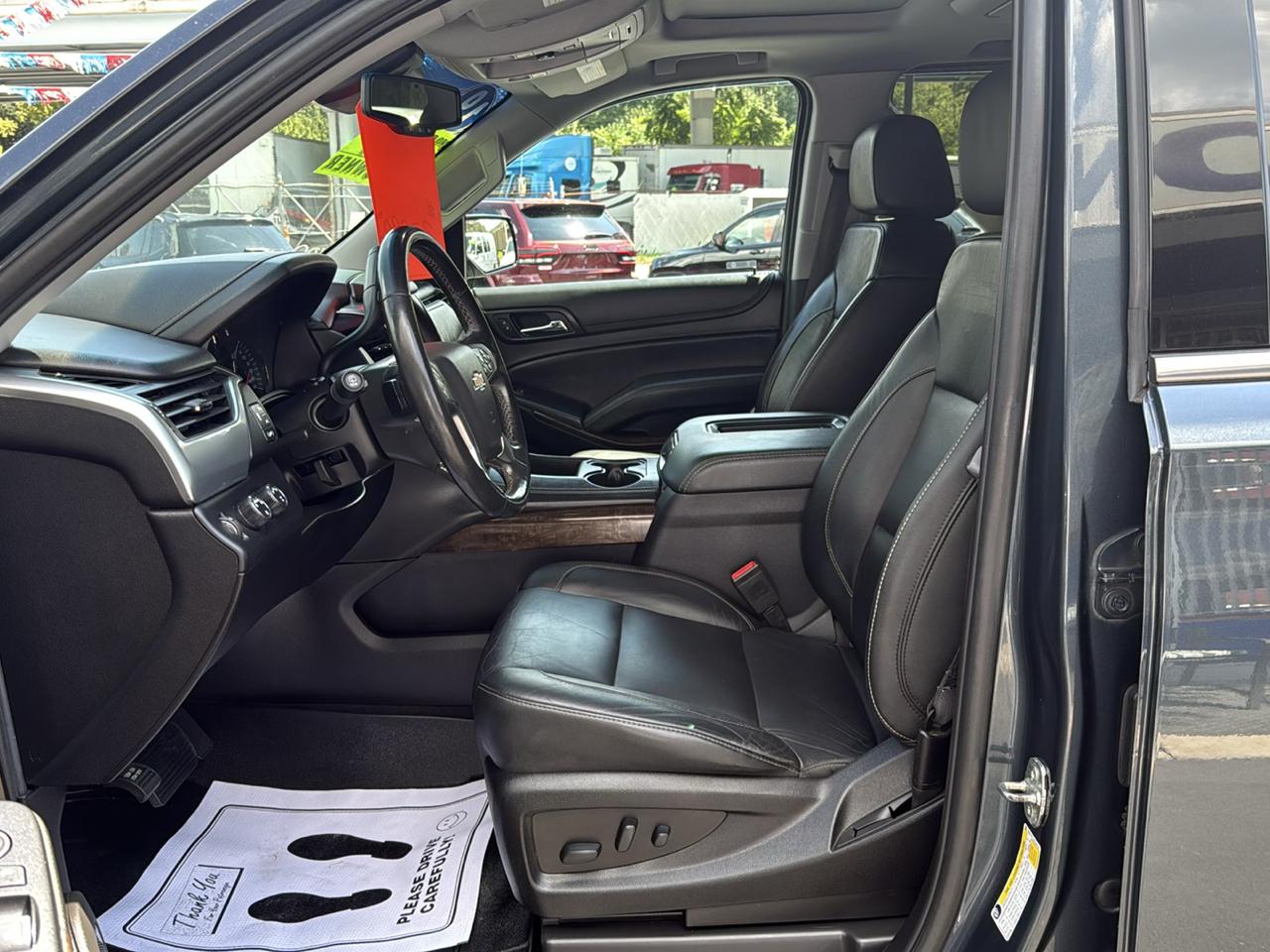 Chevrolet Suburban 4WD 4dr 1500 LT 2019