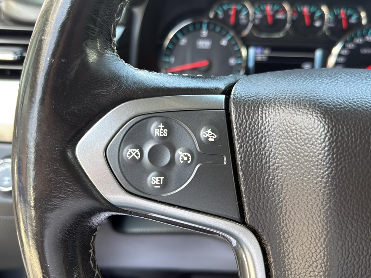 Chevrolet Suburban 4WD 4dr 1500 LT 2019