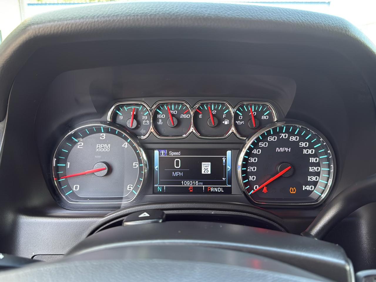 Chevrolet Suburban 4WD 4dr 1500 LT 2019