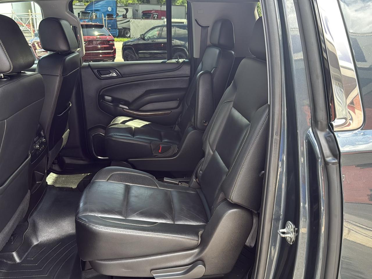 Chevrolet Suburban 4WD 4dr 1500 LT 2019