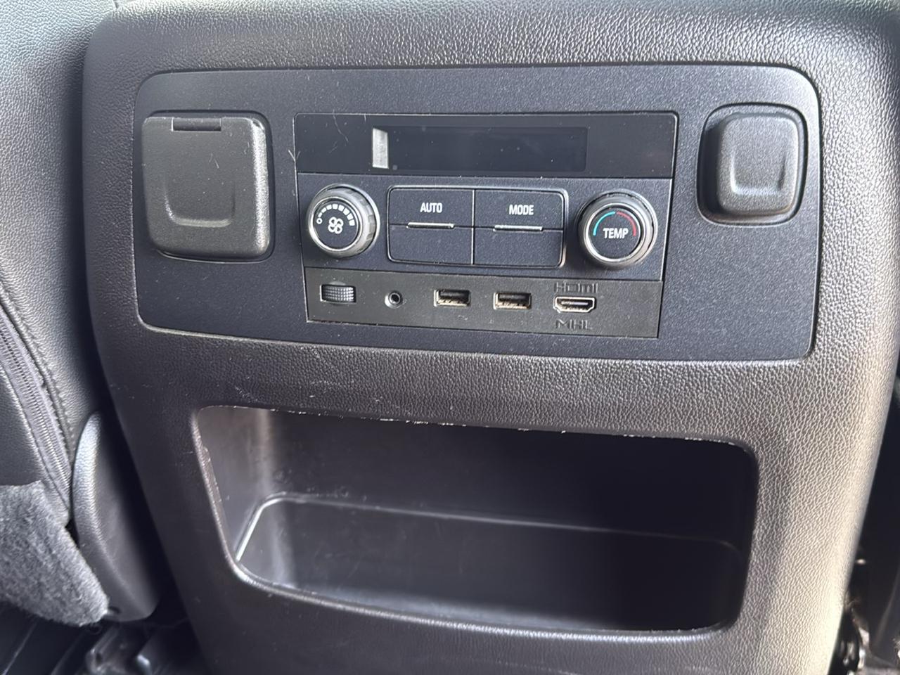 Chevrolet Suburban 4WD 4dr 1500 LT 2019