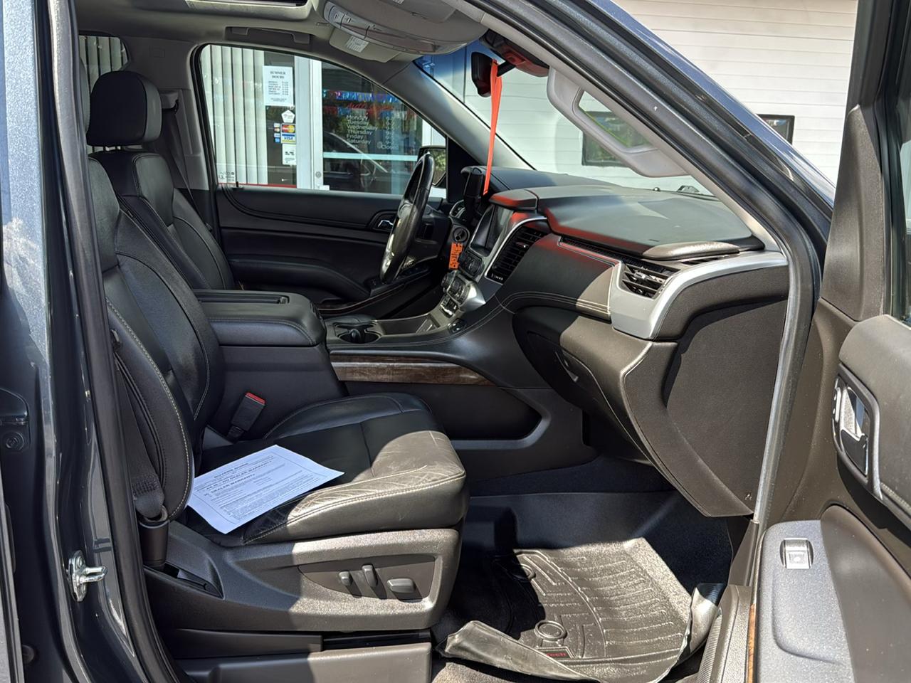 Chevrolet Suburban 4WD 4dr 1500 LT 2019