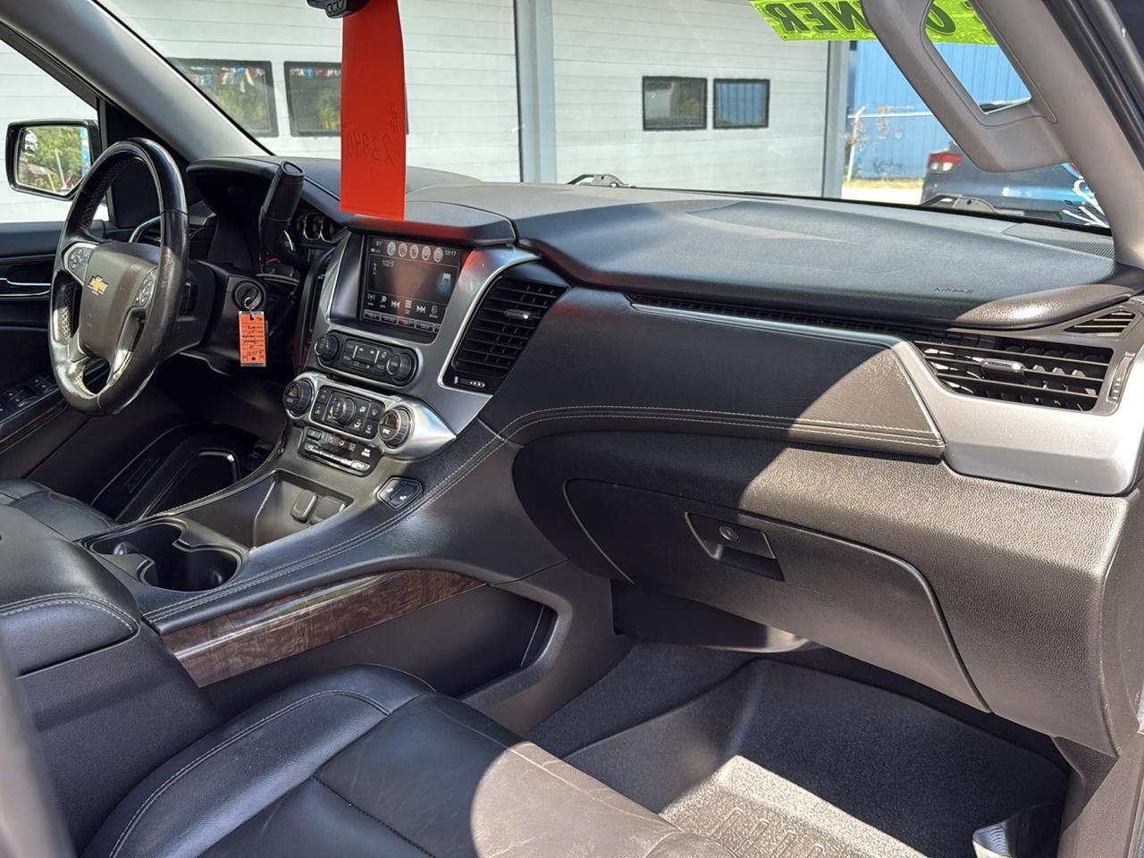 Chevrolet Suburban 4WD 4dr 1500 LT 2019