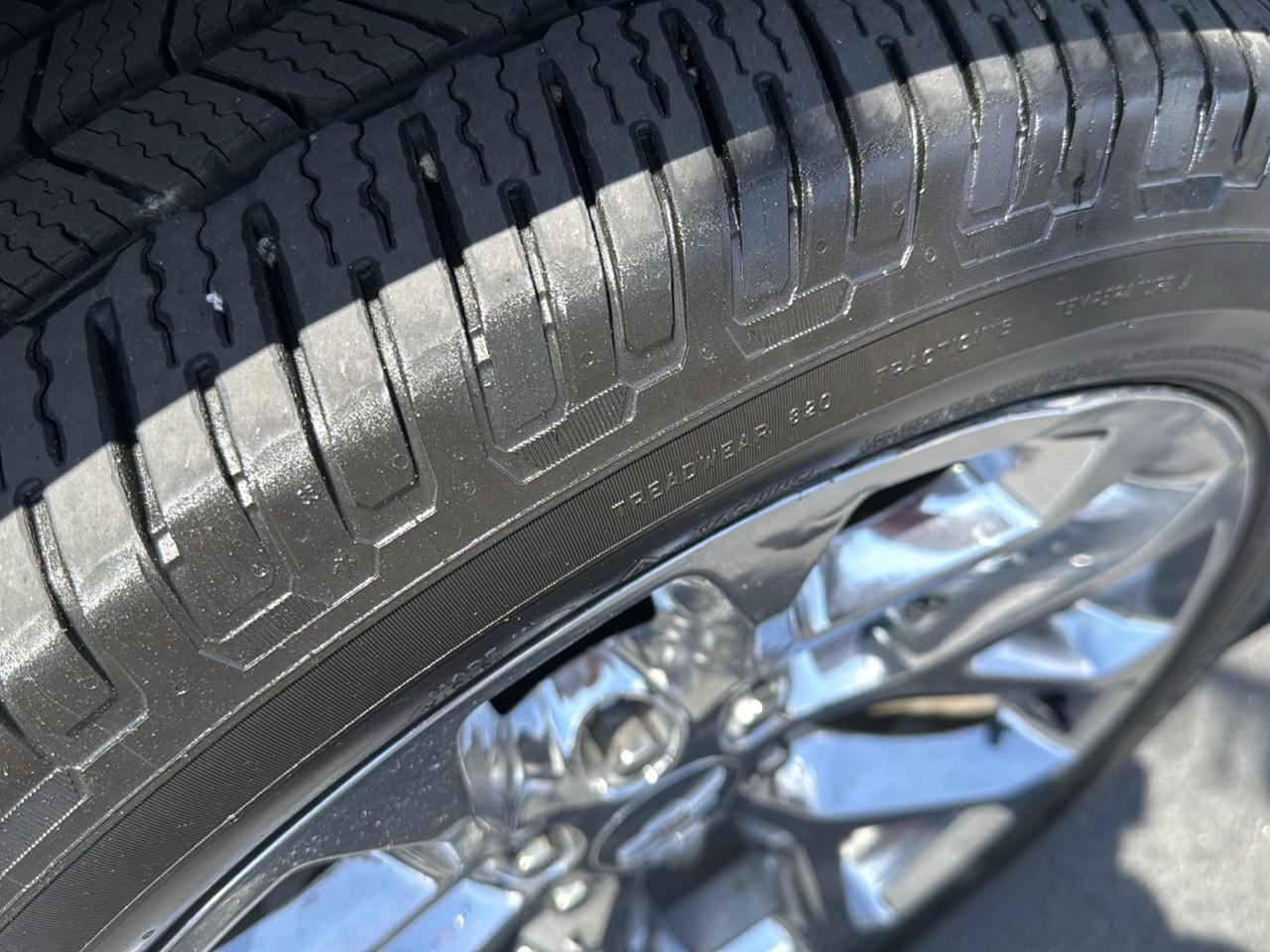 Chevrolet Suburban 4WD 4dr 1500 LT 2019