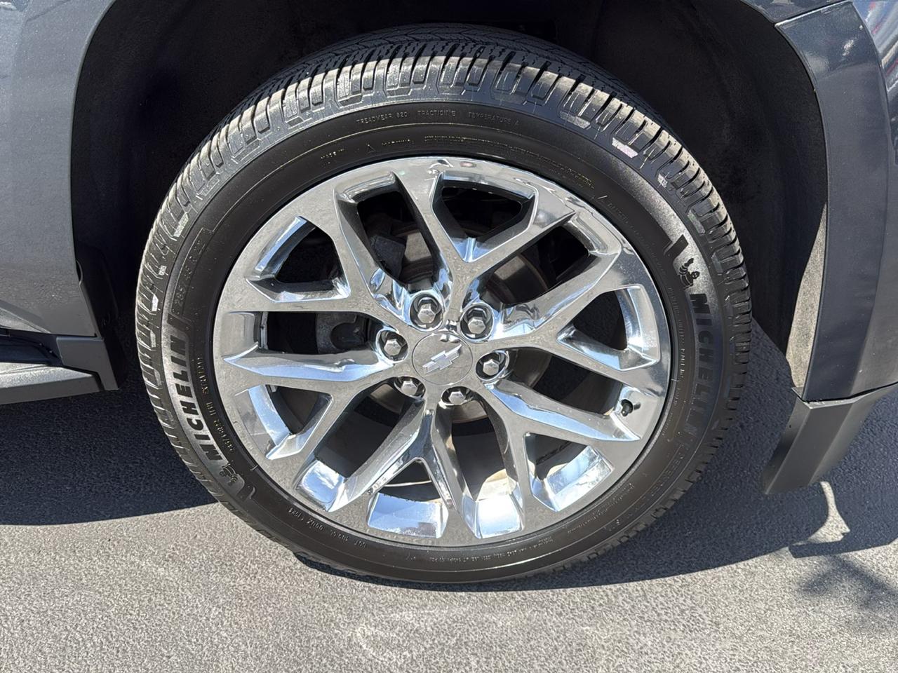 Chevrolet Suburban 4WD 4dr 1500 LT 2019