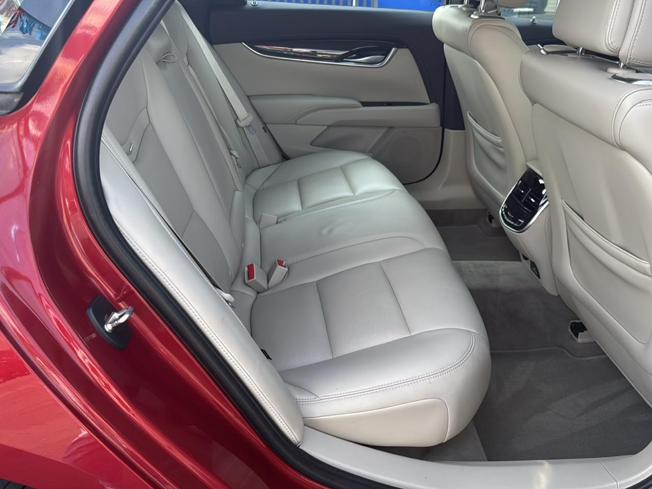 Cadillac XTS 4dr Sdn Premium AWD 2013