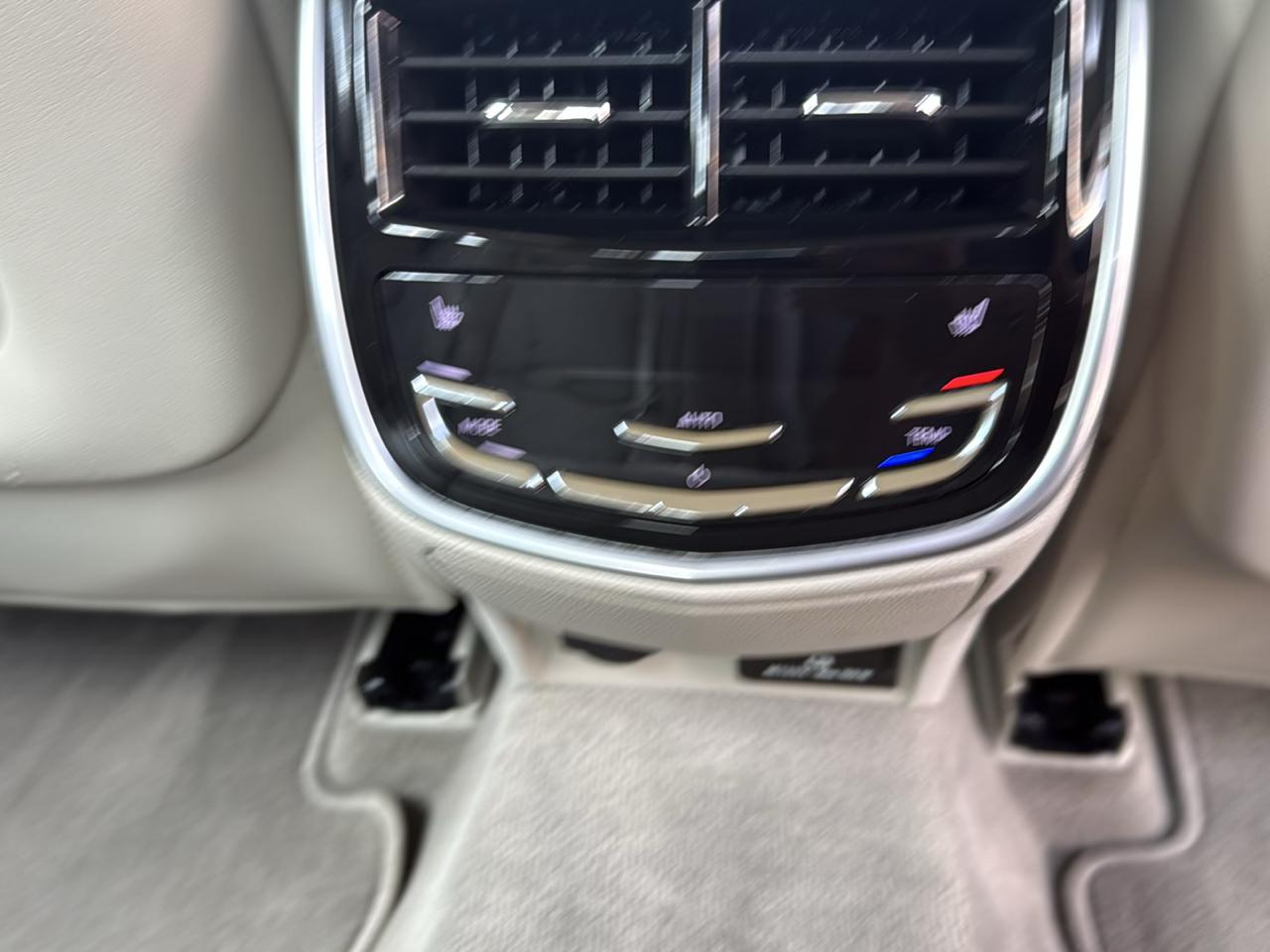 Cadillac XTS 4dr Sdn Premium AWD 2013