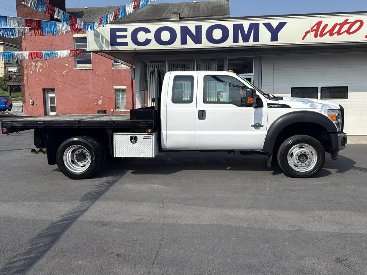 Ford Super Duty F-550 DRW 4WD SuperCab 162" WB 60" CA XL 2016