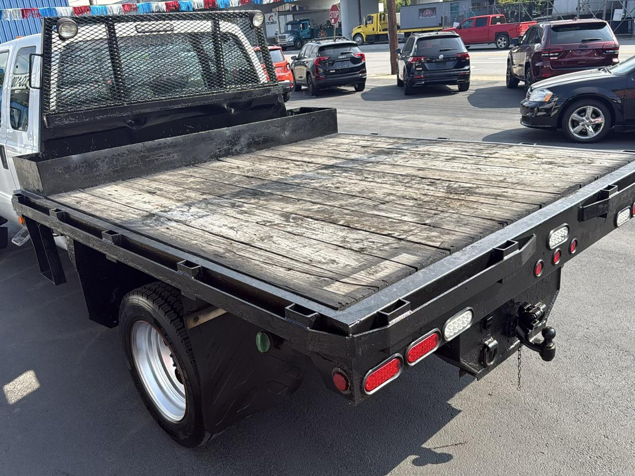 Ford Super Duty F-550 DRW 4WD SuperCab 162" WB 60" CA XL 2016