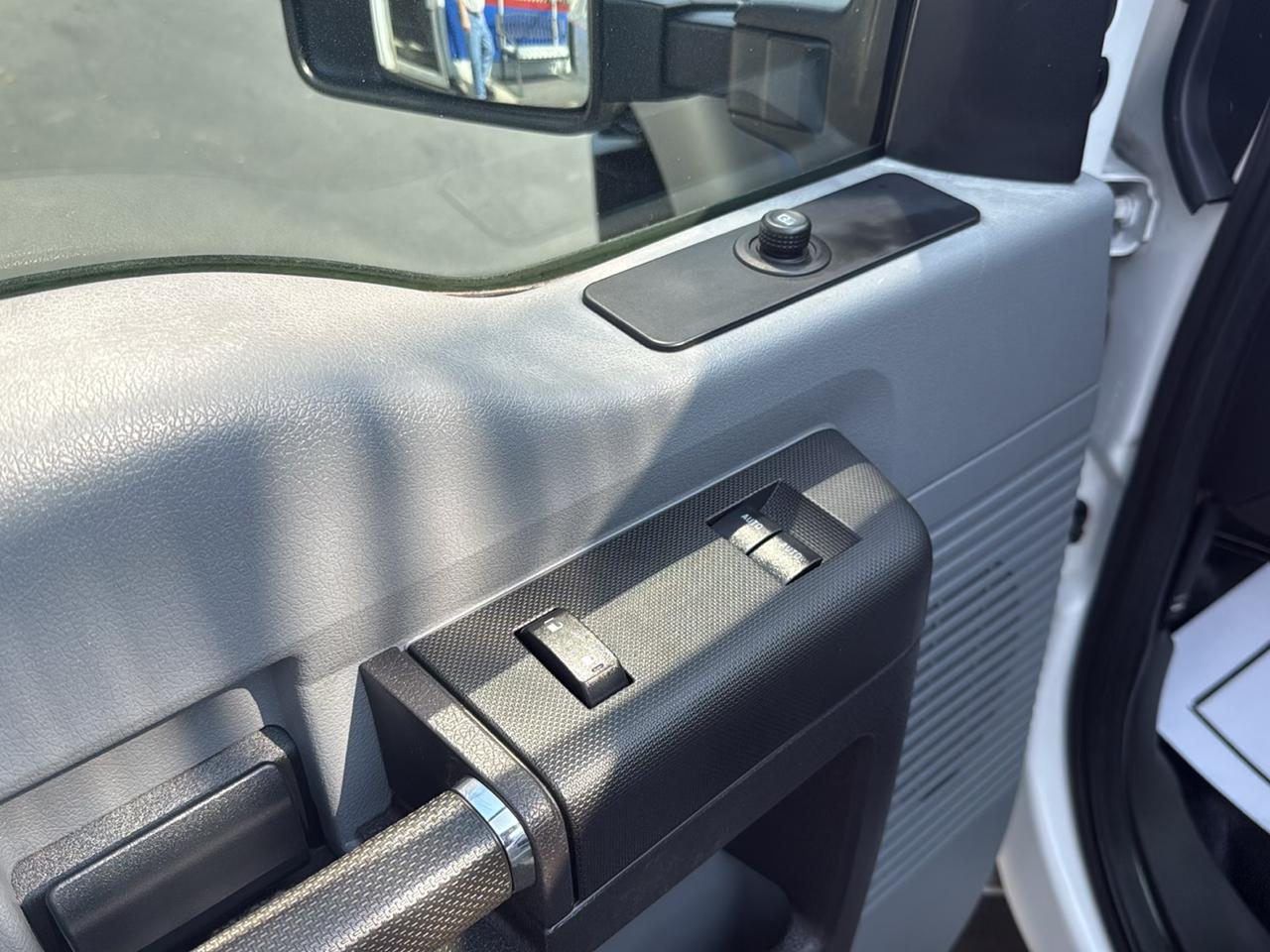 Ford Super Duty F-550 DRW 4WD SuperCab 162" WB 60" CA XL 2016