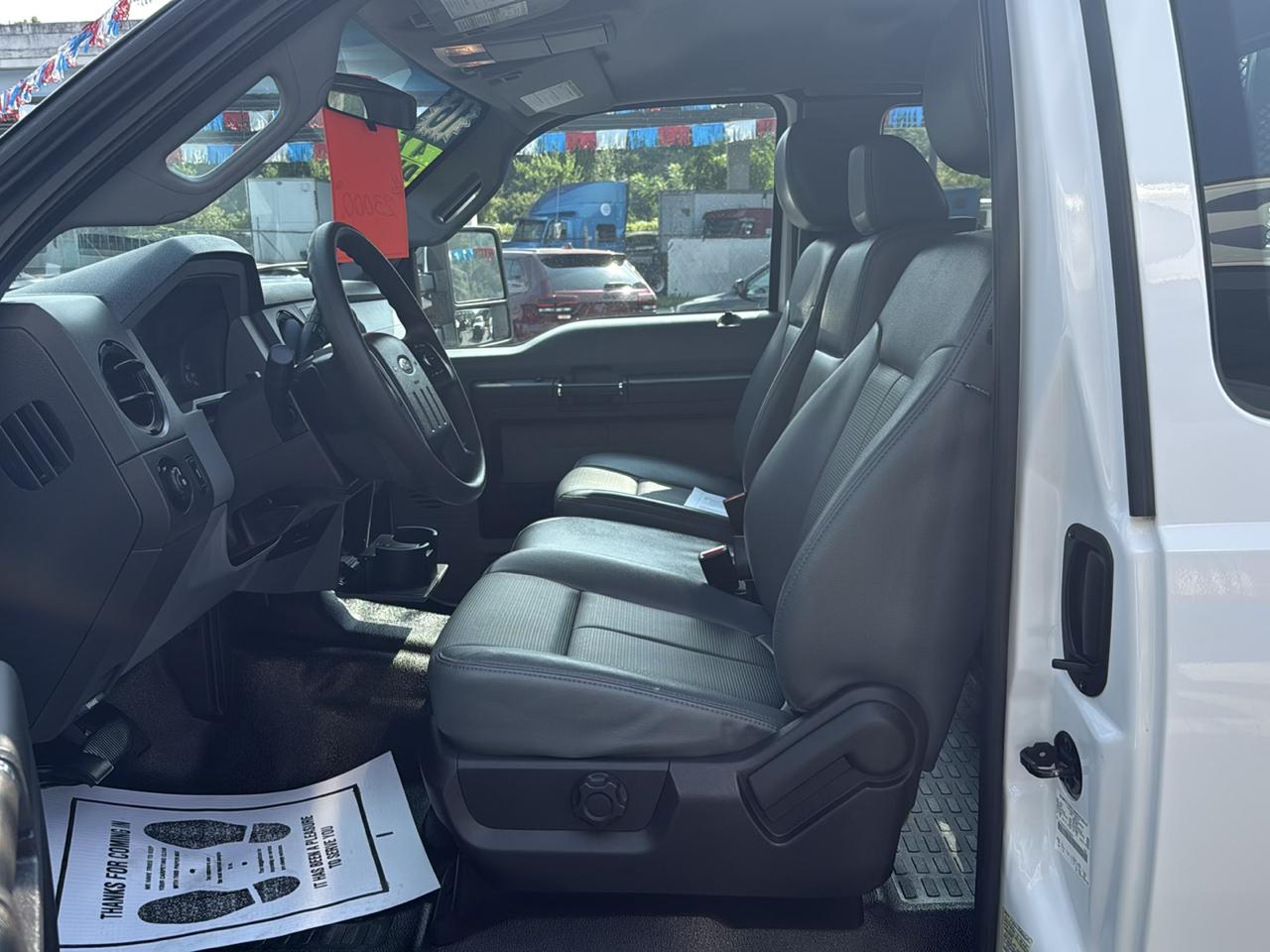 Ford Super Duty F-550 DRW 4WD SuperCab 162" WB 60" CA XL 2016