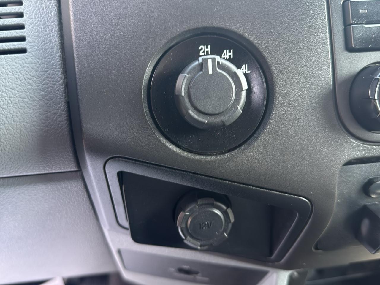 Ford Super Duty F-550 DRW 4WD SuperCab 162" WB 60" CA XL 2016