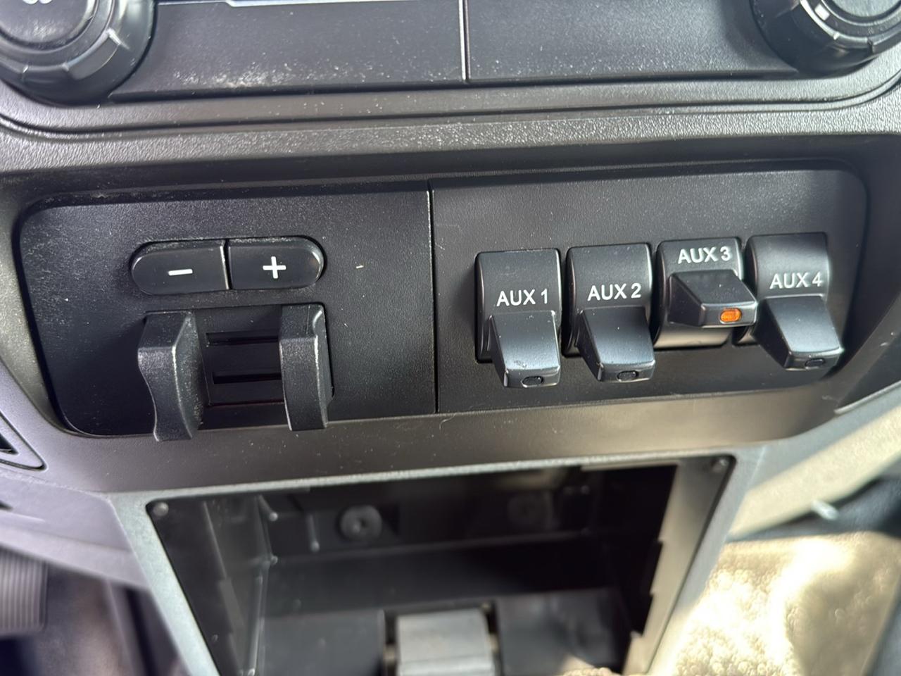 Ford Super Duty F-550 DRW 4WD SuperCab 162" WB 60" CA XL 2016