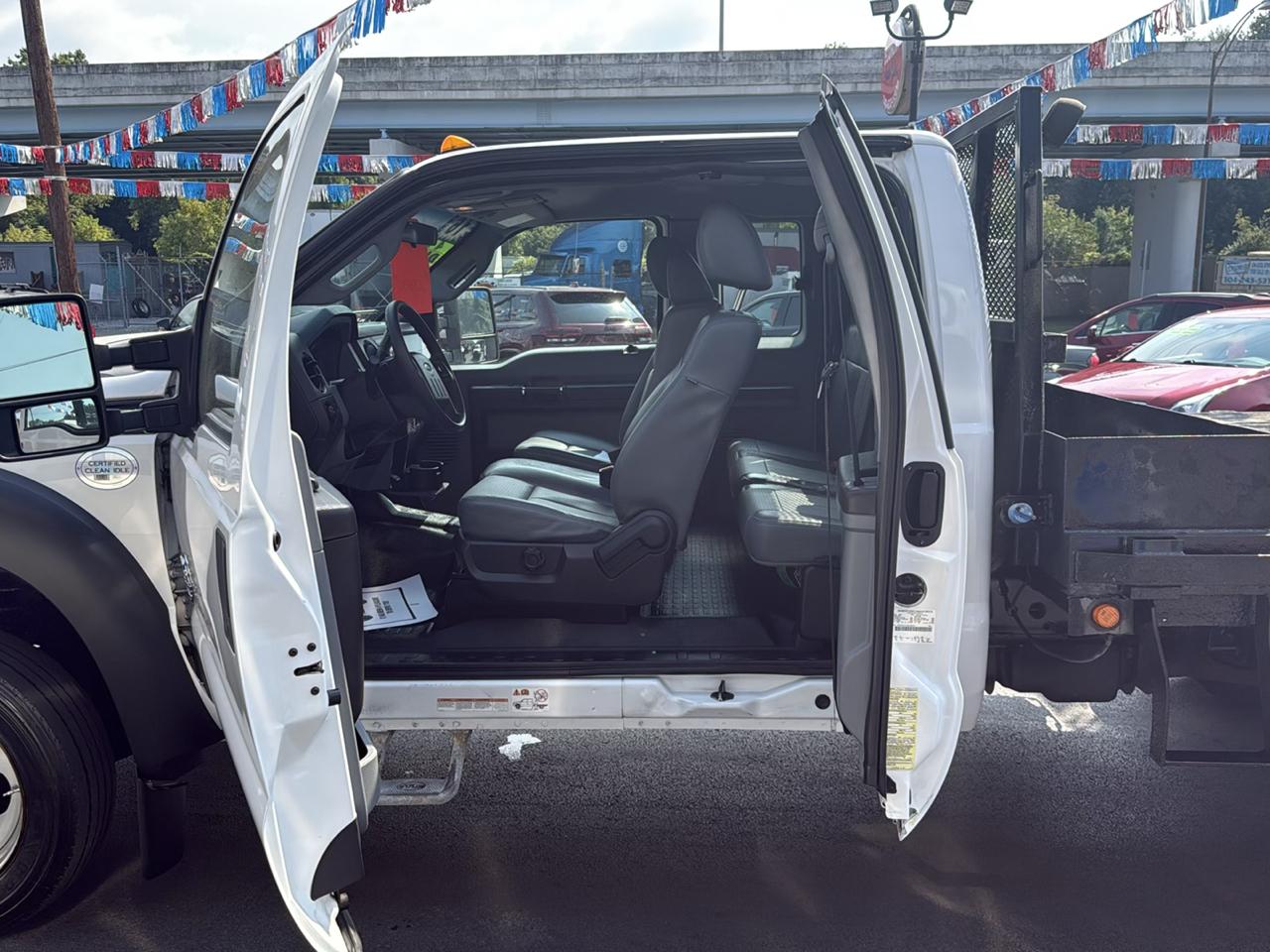 Ford Super Duty F-550 DRW 4WD SuperCab 162" WB 60" CA XL 2016