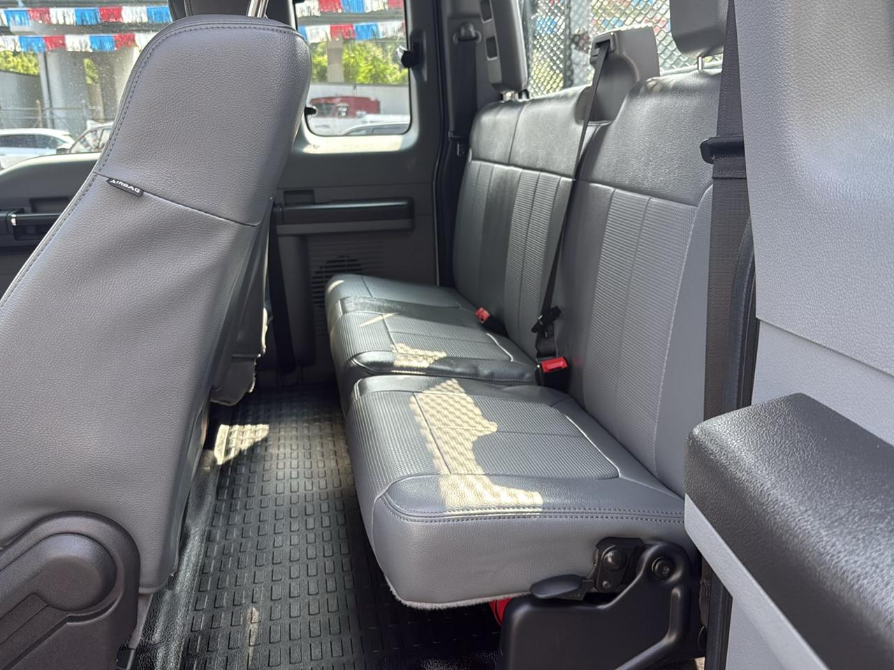 Ford Super Duty F-550 DRW 4WD SuperCab 162" WB 60" CA XL 2016