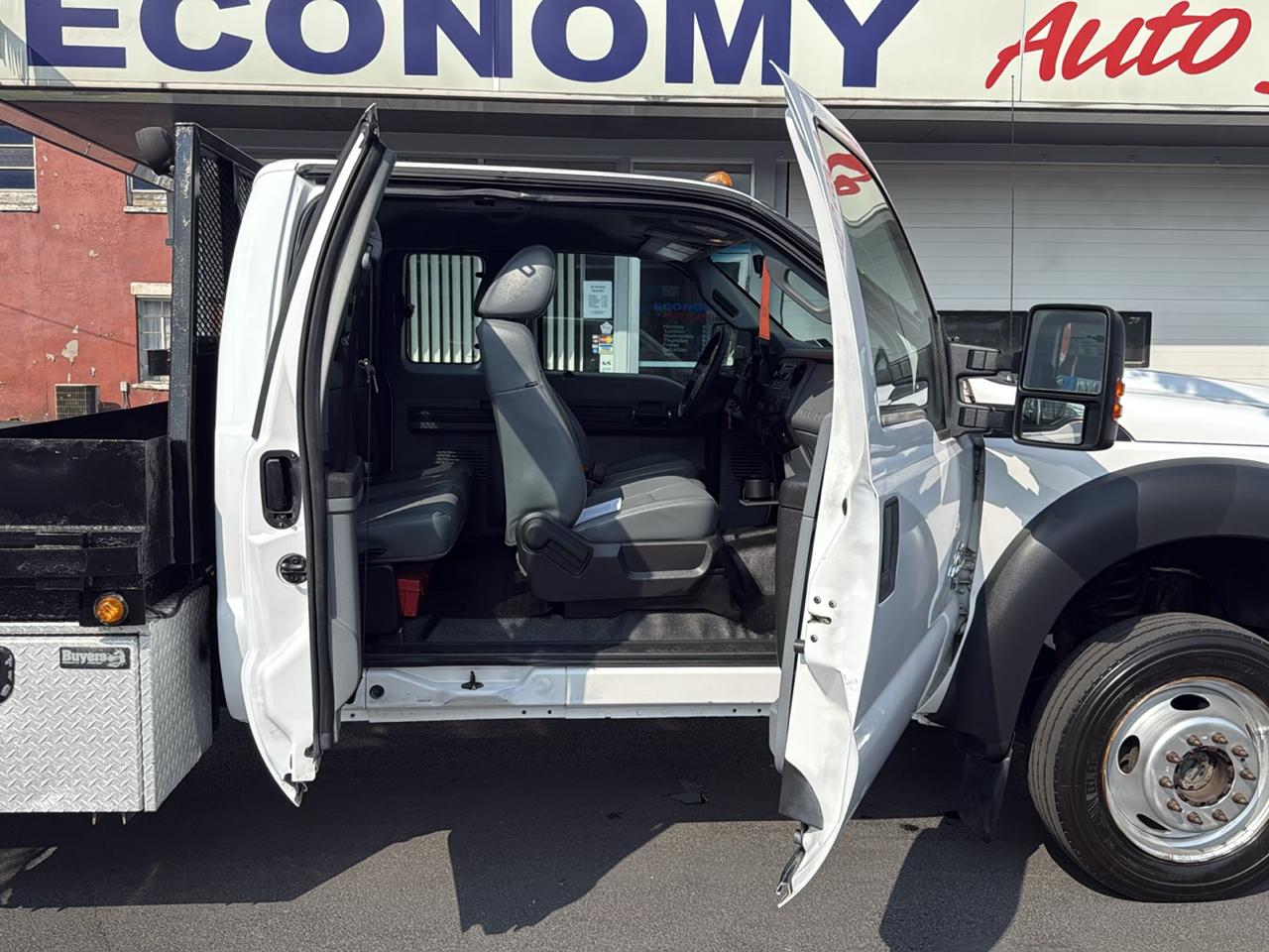 Ford Super Duty F-550 DRW 4WD SuperCab 162" WB 60" CA XL 2016