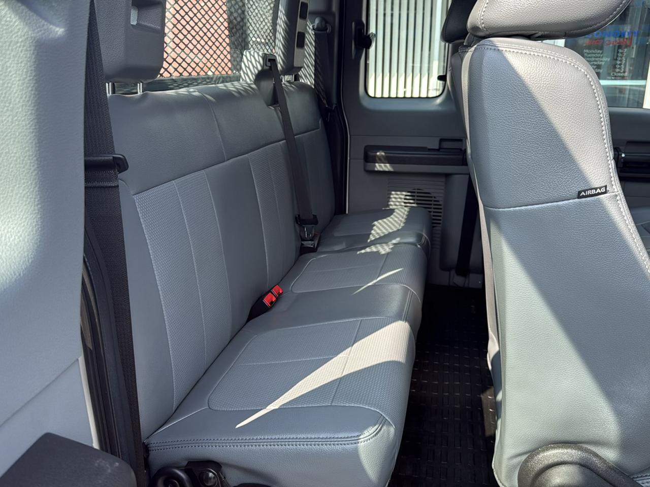 Ford Super Duty F-550 DRW 4WD SuperCab 162" WB 60" CA XL 2016