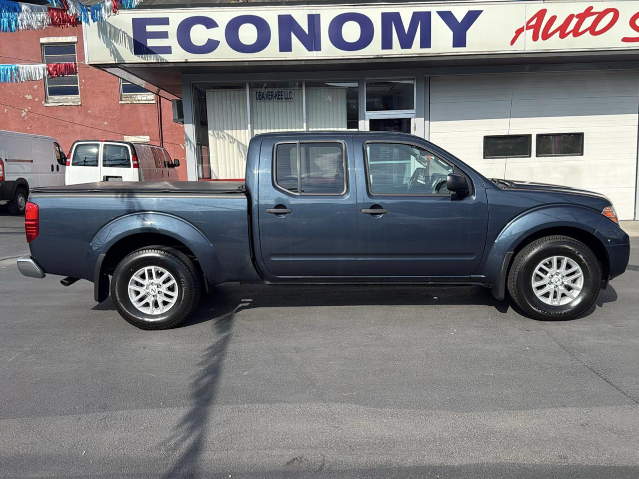 Nissan Frontier 4WD Crew Cab LWB Auto SV 2015