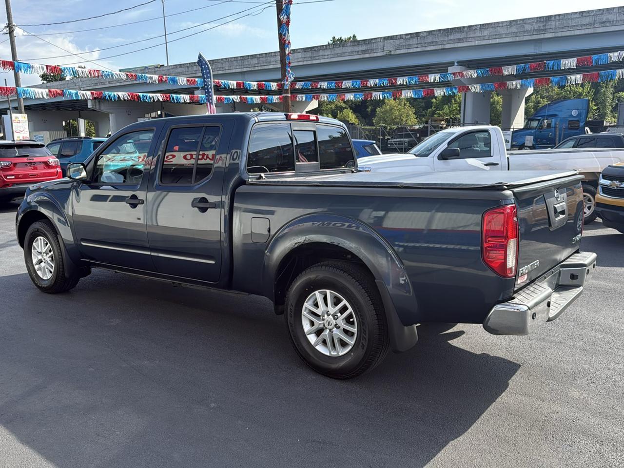 Nissan Frontier 4WD Crew Cab LWB Auto SV 2015