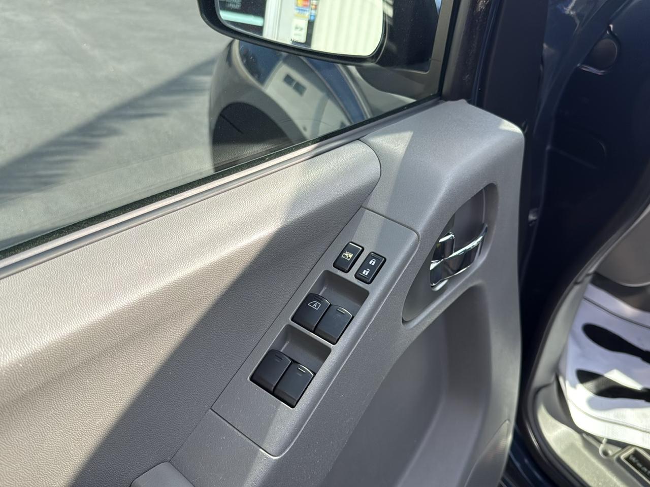 Nissan Frontier 4WD Crew Cab LWB Auto SV 2015