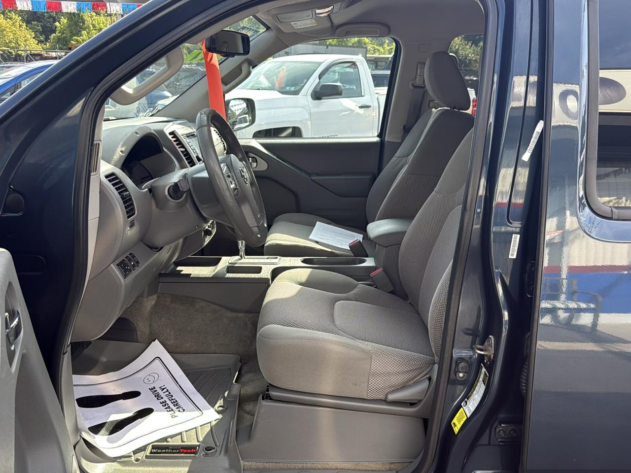 Nissan Frontier 4WD Crew Cab LWB Auto SV 2015