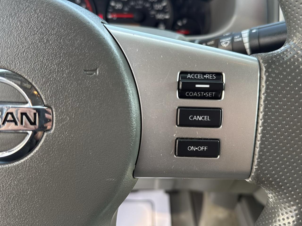 Nissan Frontier 4WD Crew Cab LWB Auto SV 2015